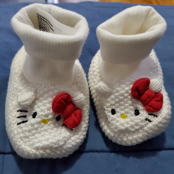 Hello Kitty Baby Shoe - Picture 1 of 3